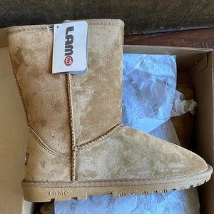 Lamo Boots in the color chestnut